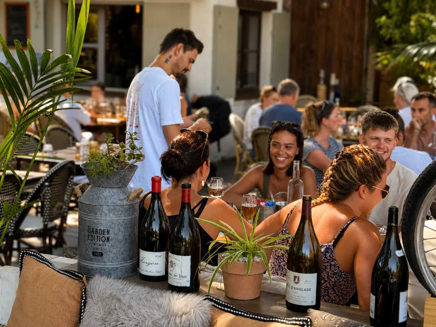 Terrasse du Will animée pendant le service du midi